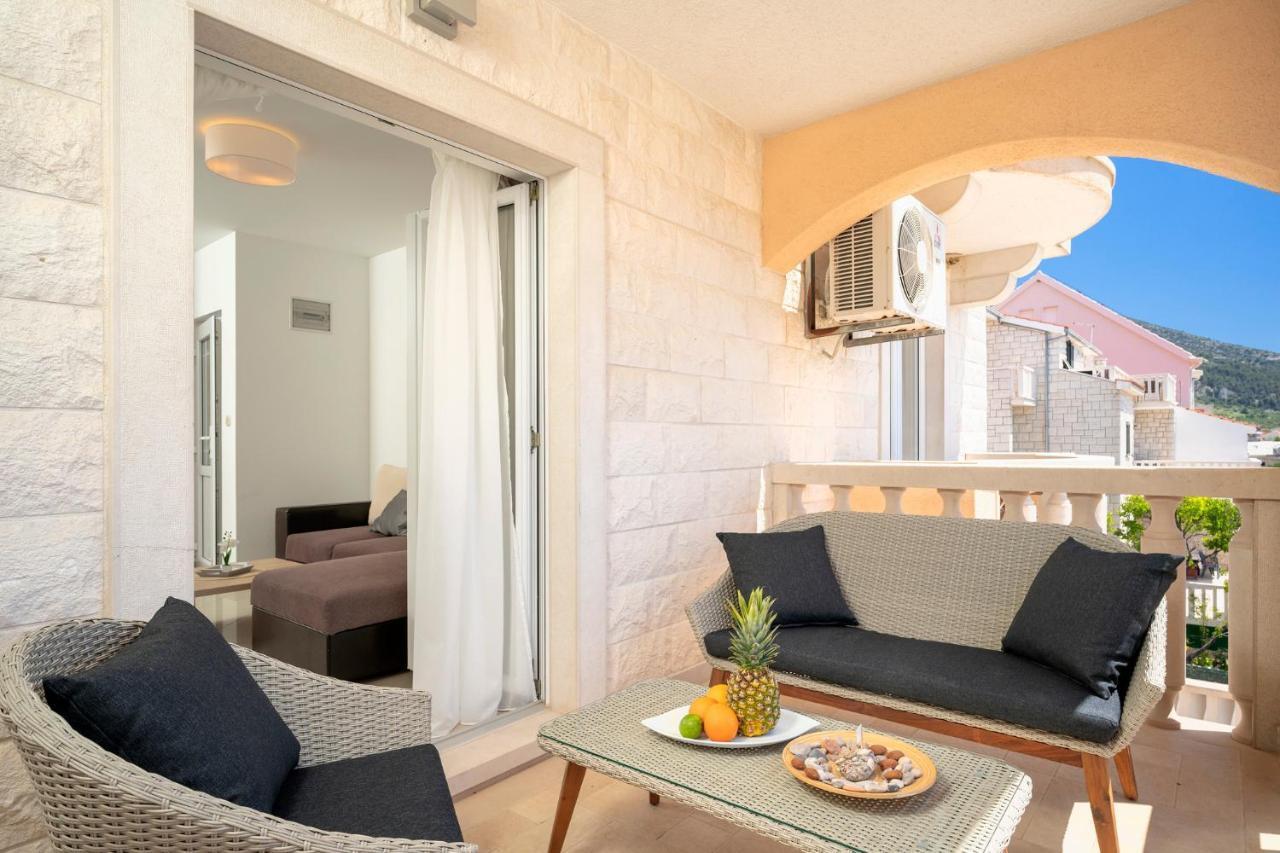 Hektorovic Poolside Apartments Bol Exterior photo