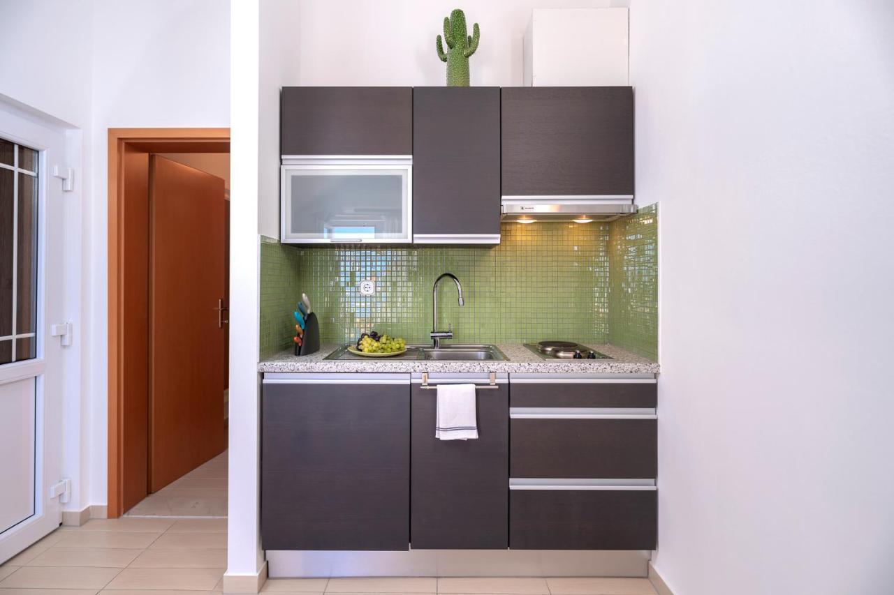 Hektorovic Poolside Apartments Bol Exterior photo