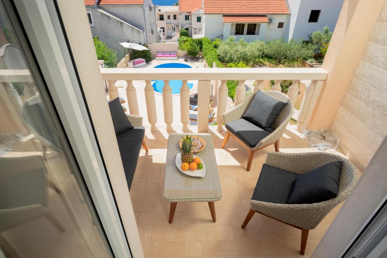 Hektorovic Poolside Apartments Bol Exterior photo