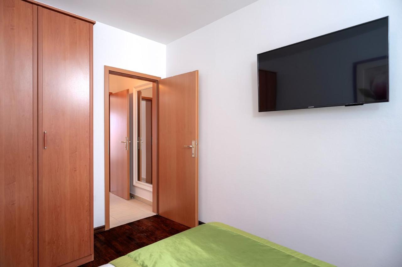 Hektorovic Poolside Apartments Bol Exterior photo