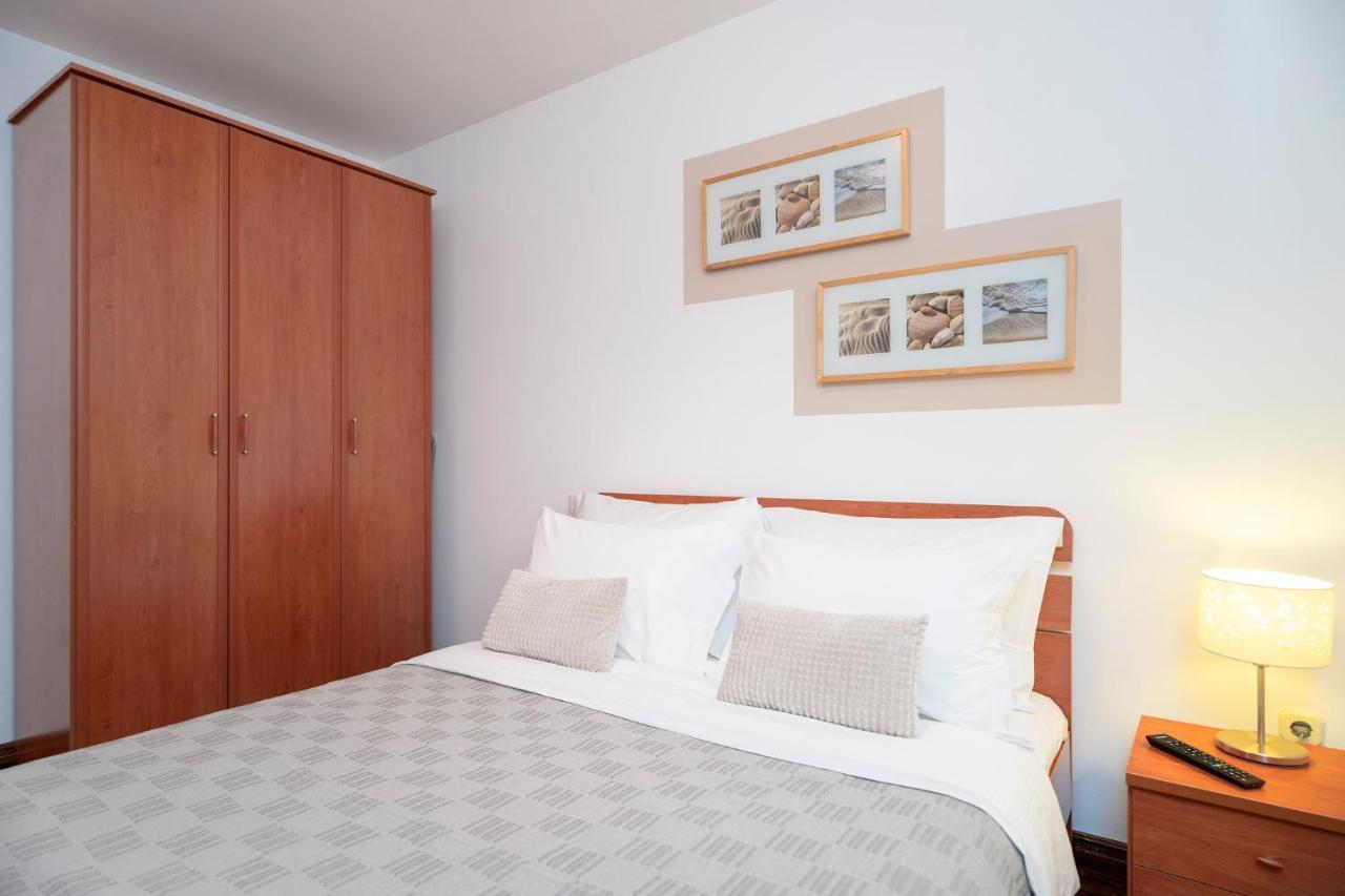 Hektorovic Poolside Apartments Bol Exterior photo