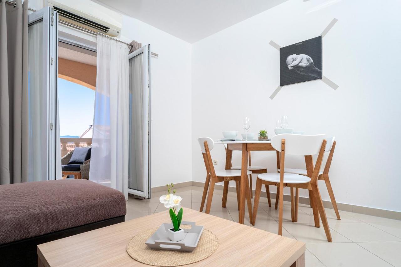 Hektorovic Poolside Apartments Bol Exterior photo