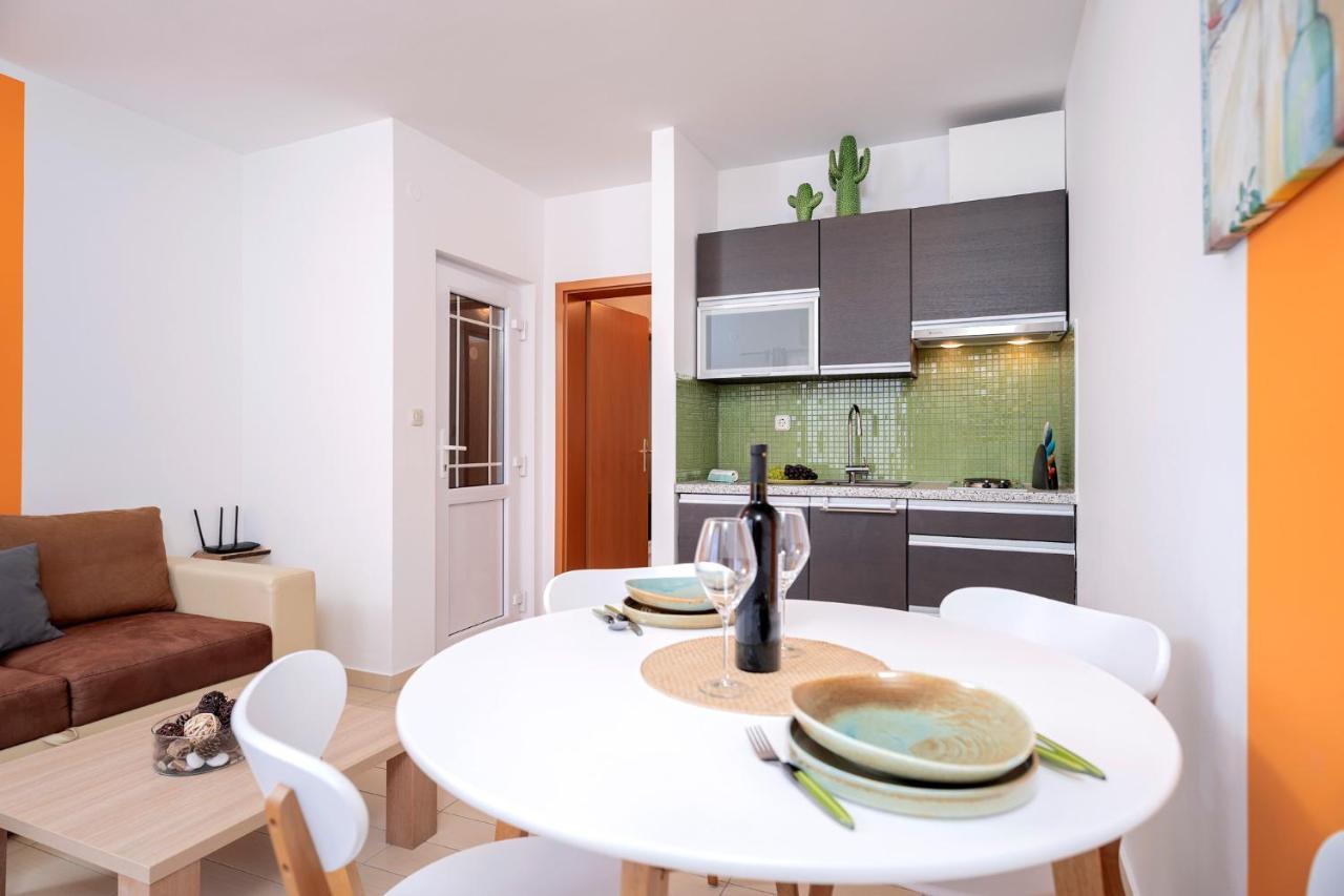 Hektorovic Poolside Apartments Bol Exterior photo